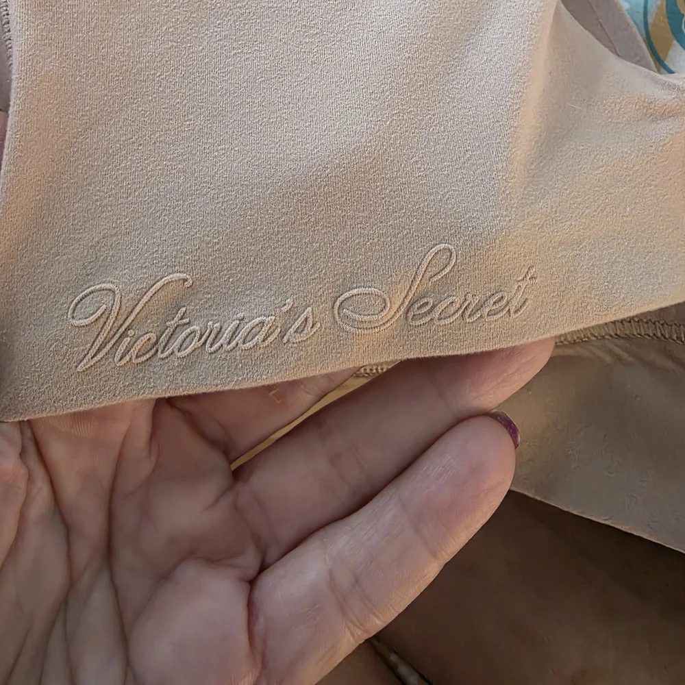 Victoria’s Secret Incredible Bra 36DD | Padded No-Wire Criss Cross Nude - Picture 9 of 9